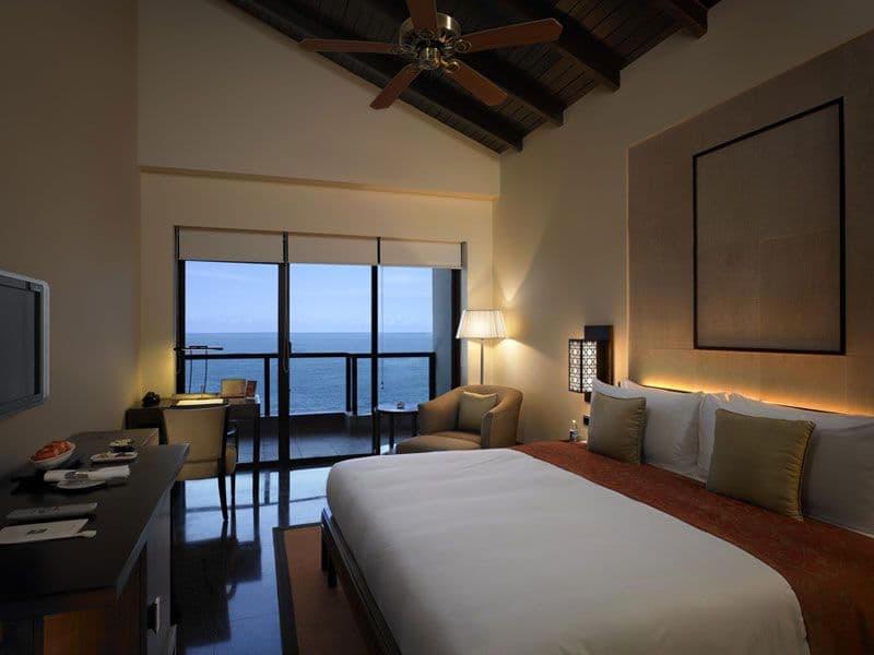 The Leela Raviz - Club Rooms